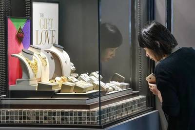 旺季生意淡 香港珠寶首飾零售業(yè)面臨嚴峻挑戰(zhàn)